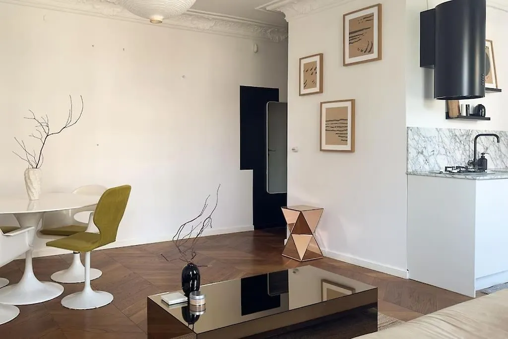 Mid-Century, Artistic Apartment, National Stadium Varšava Apartmán
